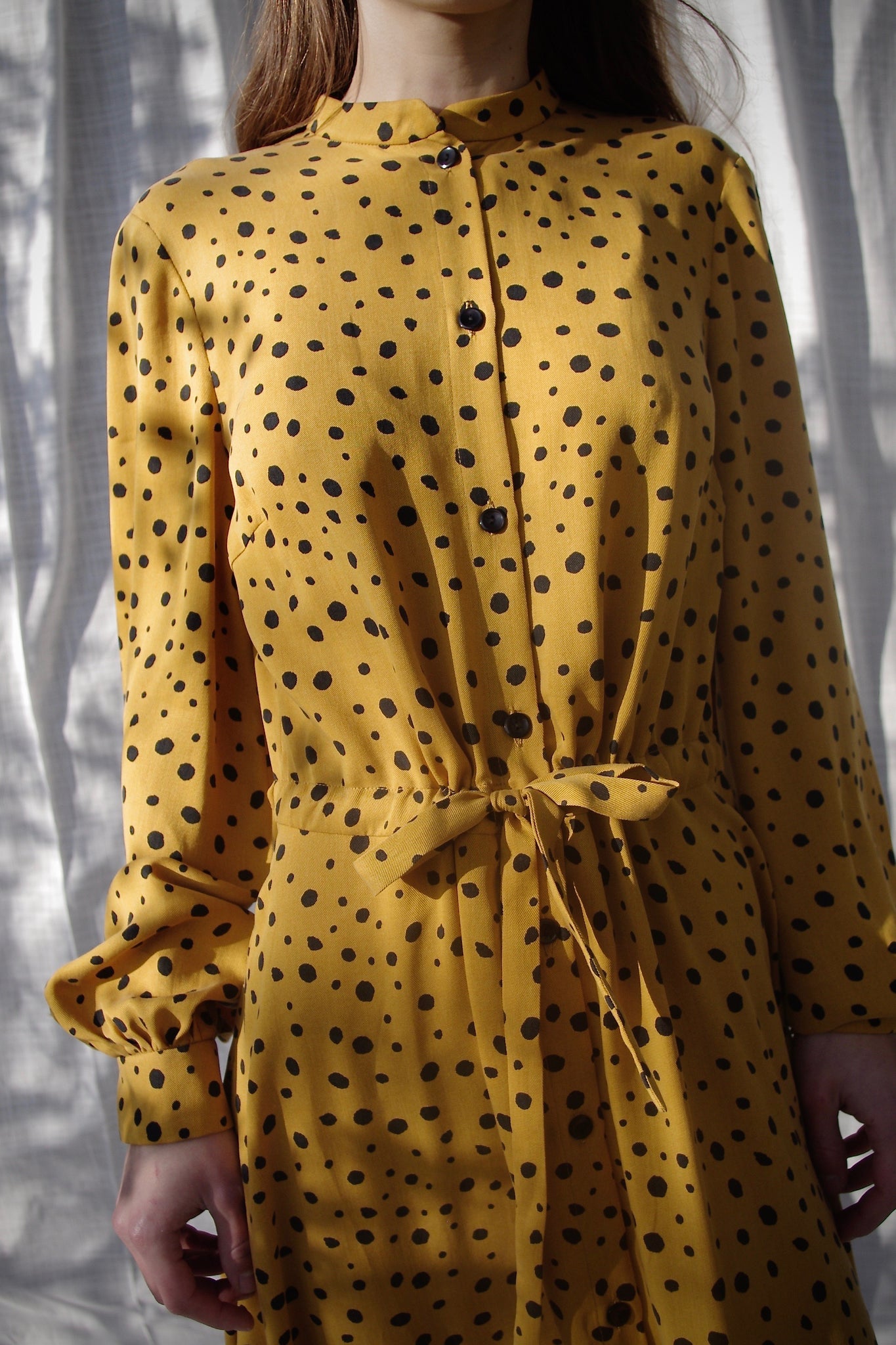 SWAN DRESS ocker with black dots