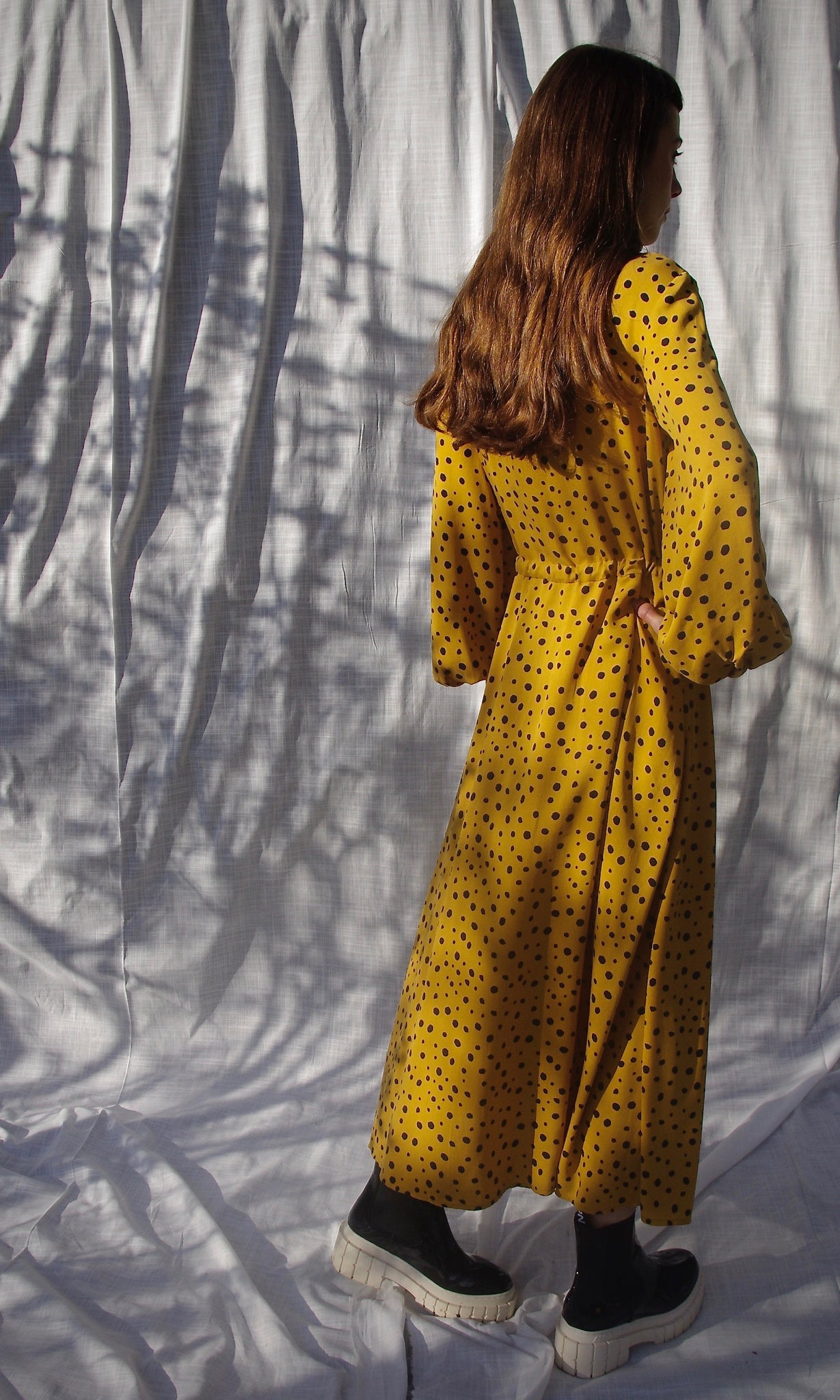 SWAN DRESS ocker with black dots